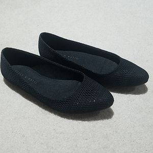 Black ballet flats